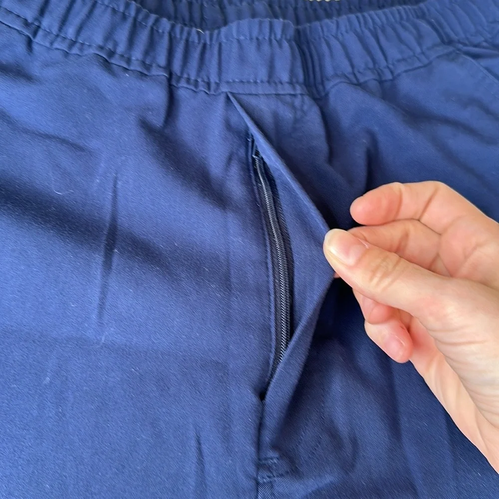 Movement Mens Navy Blue Scrubs Tapered Joggers with multiple pockets. Inseam 28”